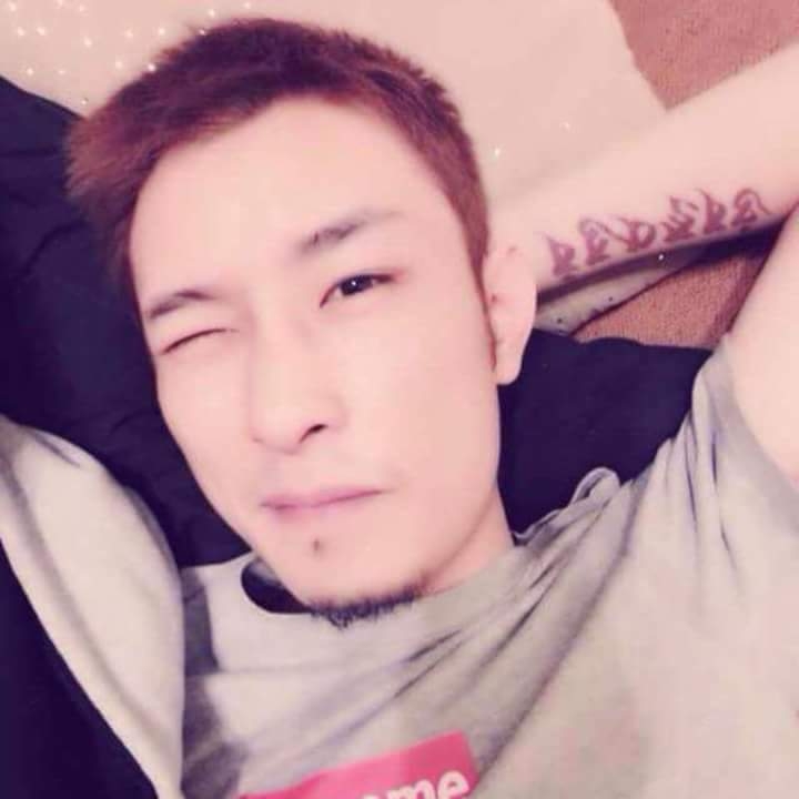 难得拥抱的第一张照片--合肥相亲服务中心