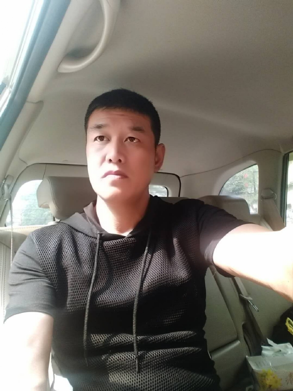 深爱的疯子的第一张照片--合肥相亲服务中心