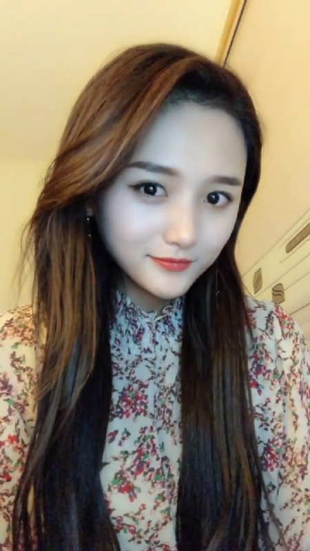 淡然一笑的第一张照片--合肥相亲服务中心