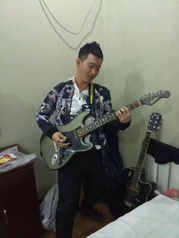 小吉他的第一张照片--合肥相亲服务中心