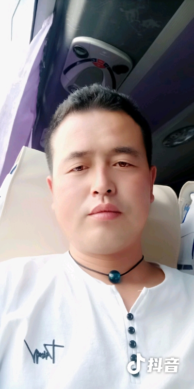 瞬间被爱上的第一张照片--合肥相亲服务中心