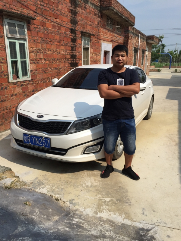 独坐街头的第三张照片--合肥相亲服务中心