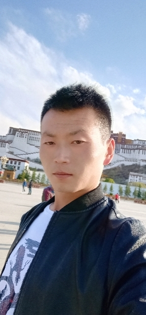 阳光下的小草的第一张照片--合肥相亲服务中心