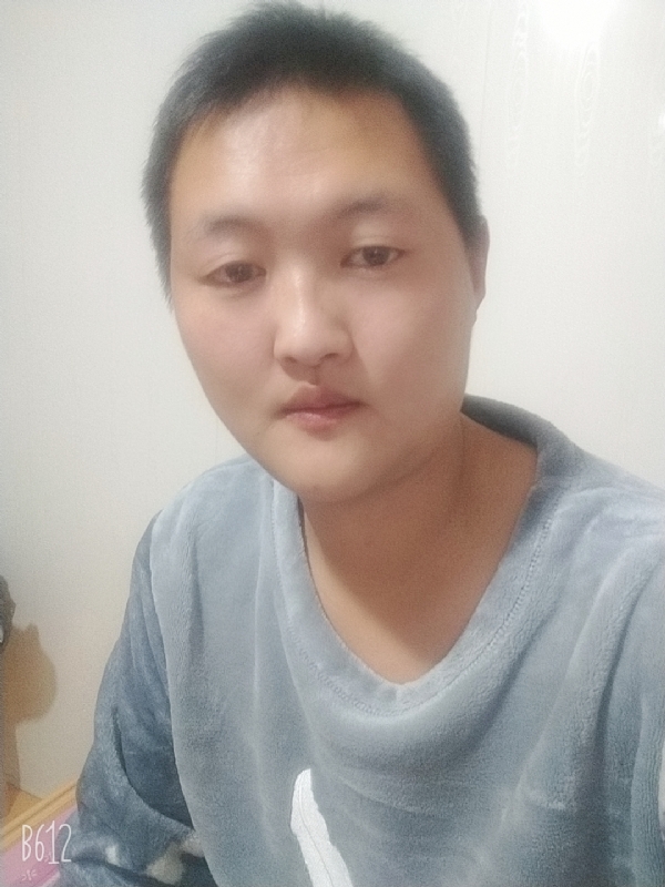 烟圈里透着伤的第一张照片--合肥相亲服务中心