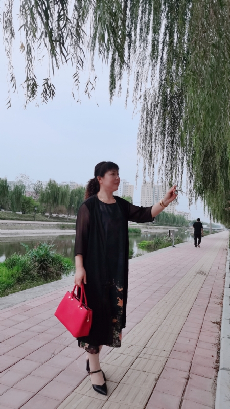 周本玲的第一张照片--合肥相亲服务中心