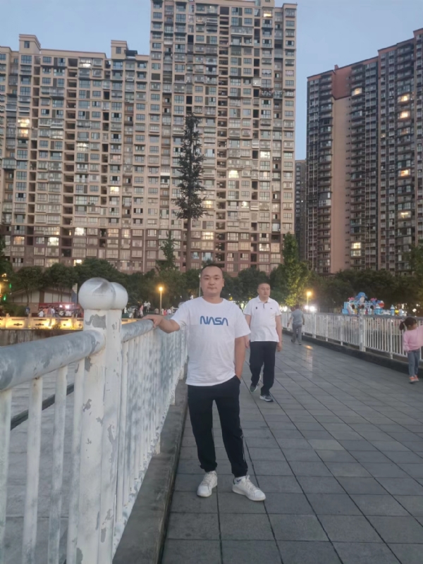 寂寞的男人的第一张照片--合肥相亲服务中心