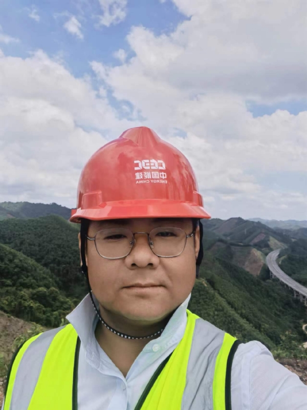 冰城小土匪的第一张照片--合肥相亲服务中心