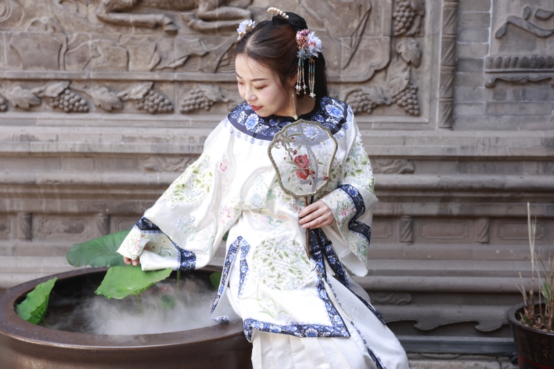 认真的雪的第一张照片--合肥相亲服务中心